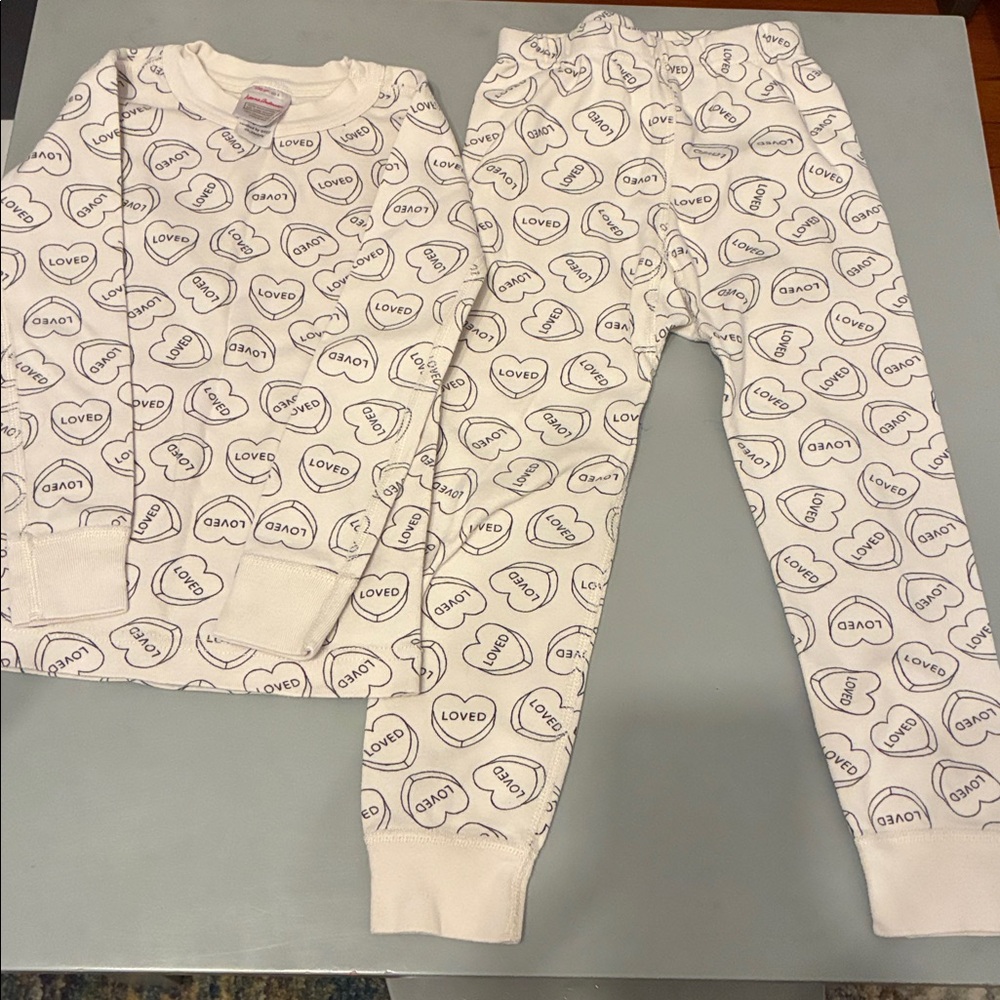 Hanna Andersson Cream Pajama Set with Heart Print